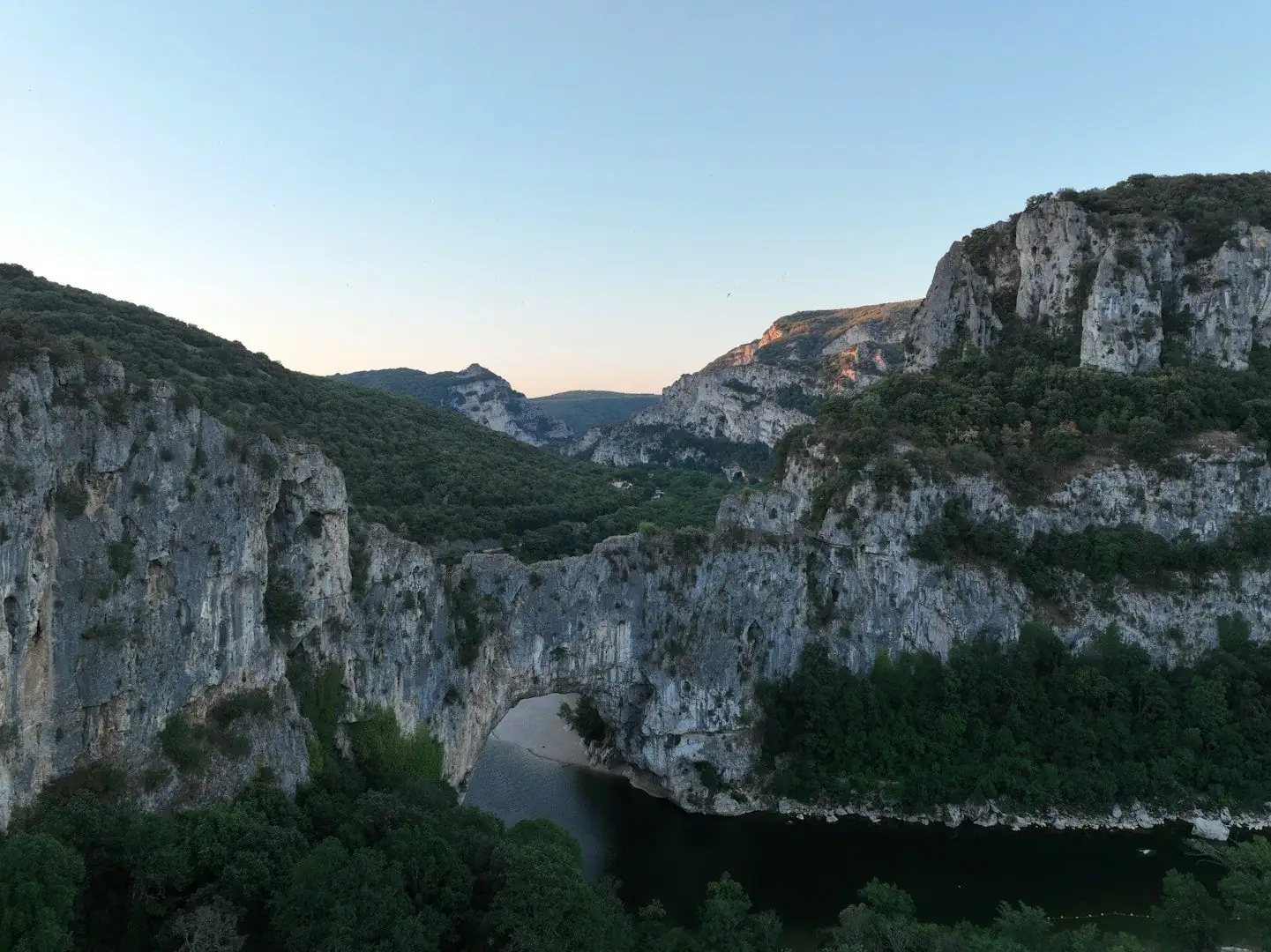 Vallon-Pont-d'Arc et les gorges de l'Ardèche — vue 2 — miniature