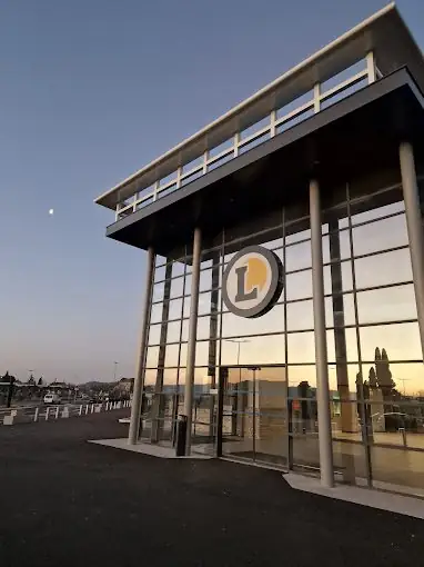 Grande surface et supermarché à Aubenas — vue 2