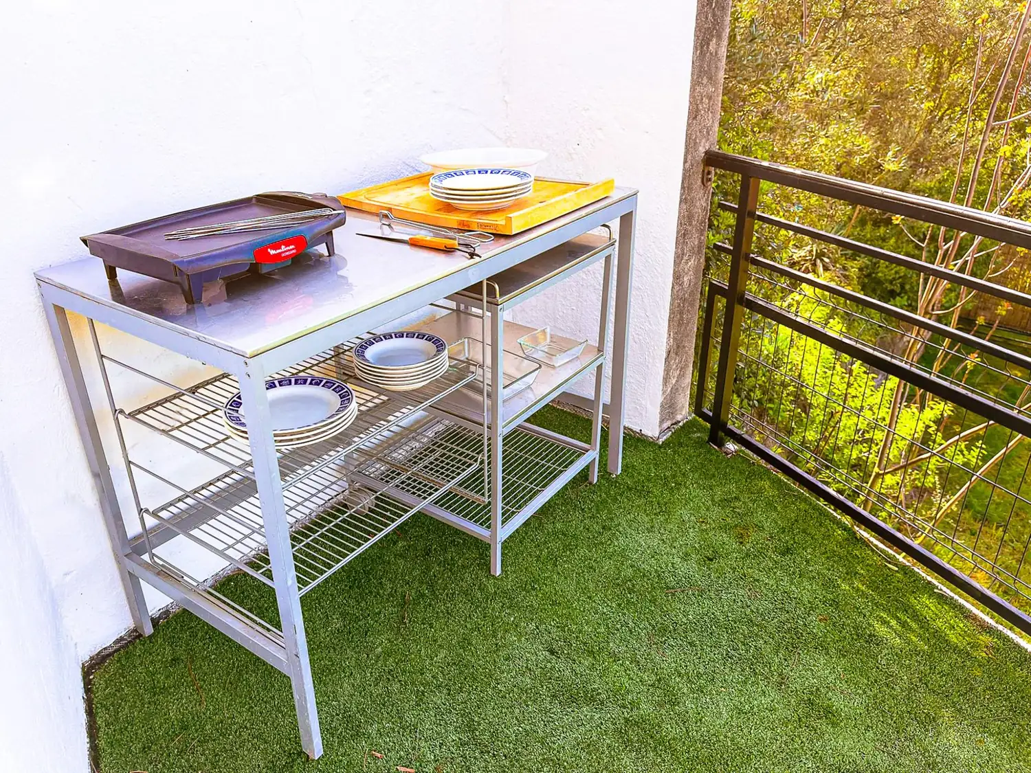 Terrasse privée avec salon de jardin de la location vacances Les Capucines — vue 4