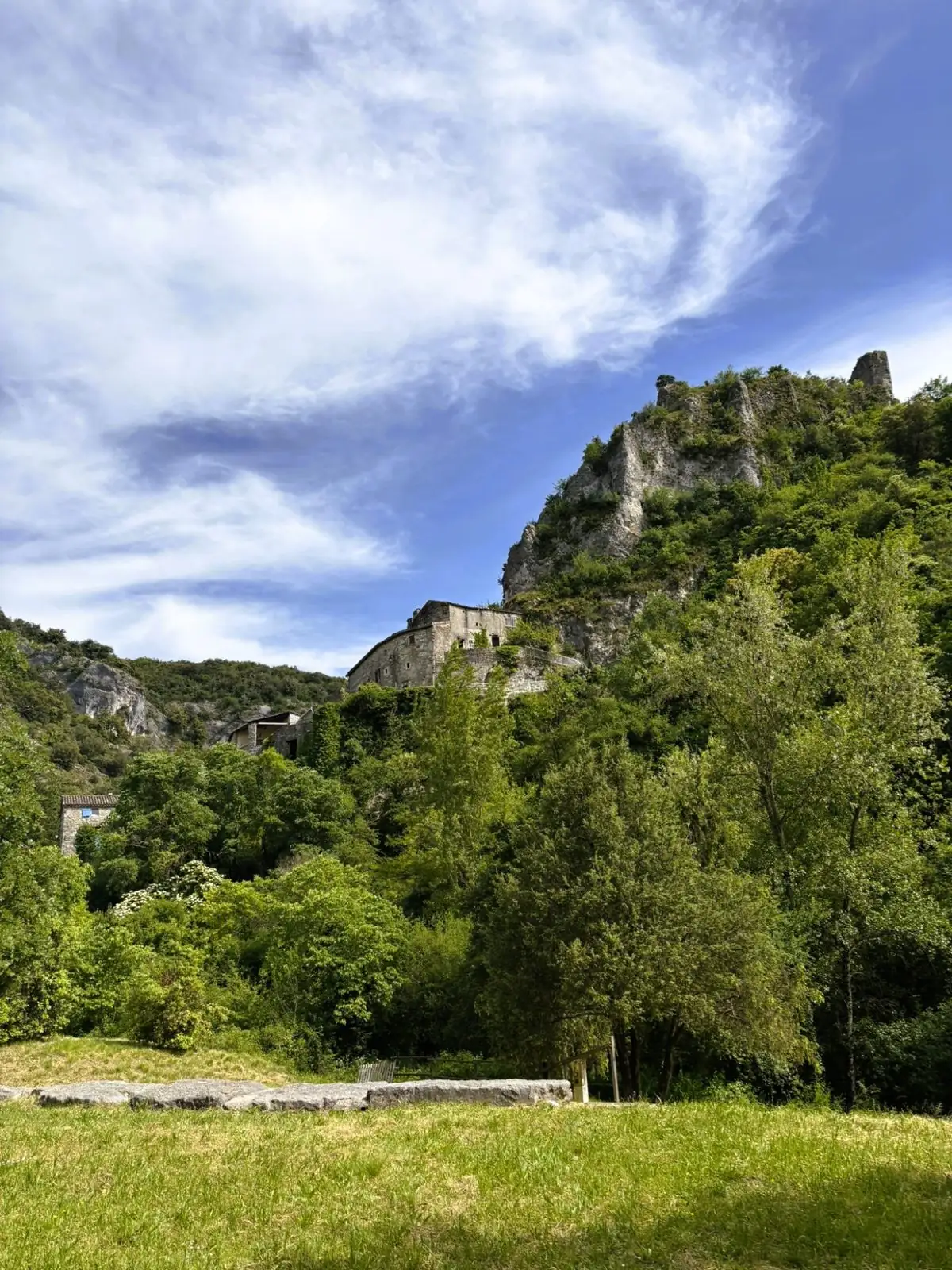 Paysage, nature et village d'Ardèche — vue 3 — week-end en amoureux en Ardèche depuis Aubenas