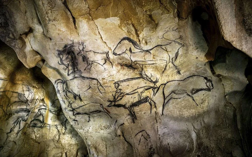 Fresques et art pariétal de la Grotte Chauvet 2, réplique UNESCO en Ardèche — vue 2 — visite de la Grotte Chauvet 2 depuis Aubenas
